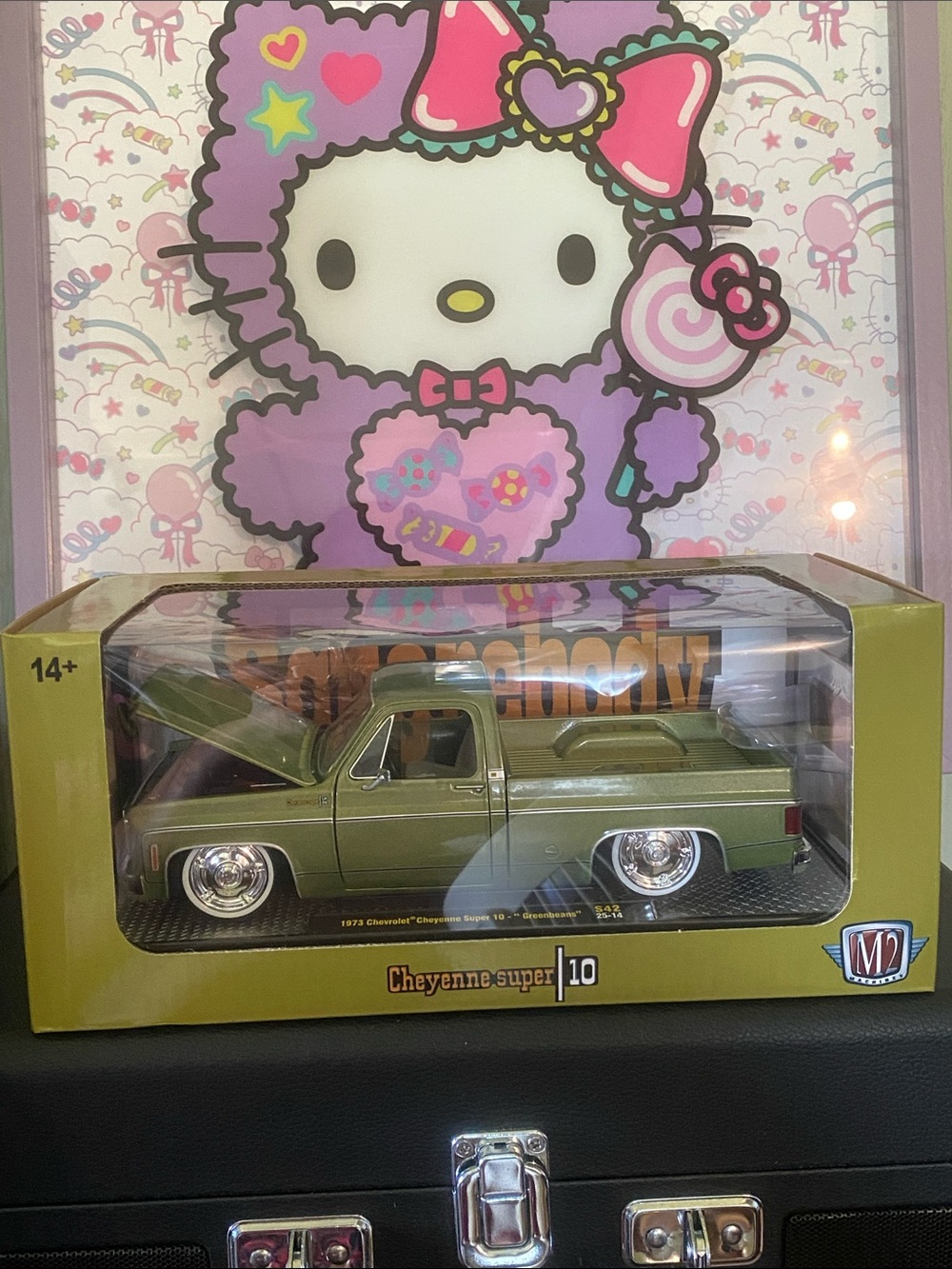 NIB RARE SYNDICATE 1:24 M2 Green 1973 Chevrolet Cheyenne Super 10 Die-Cast 💚🖤